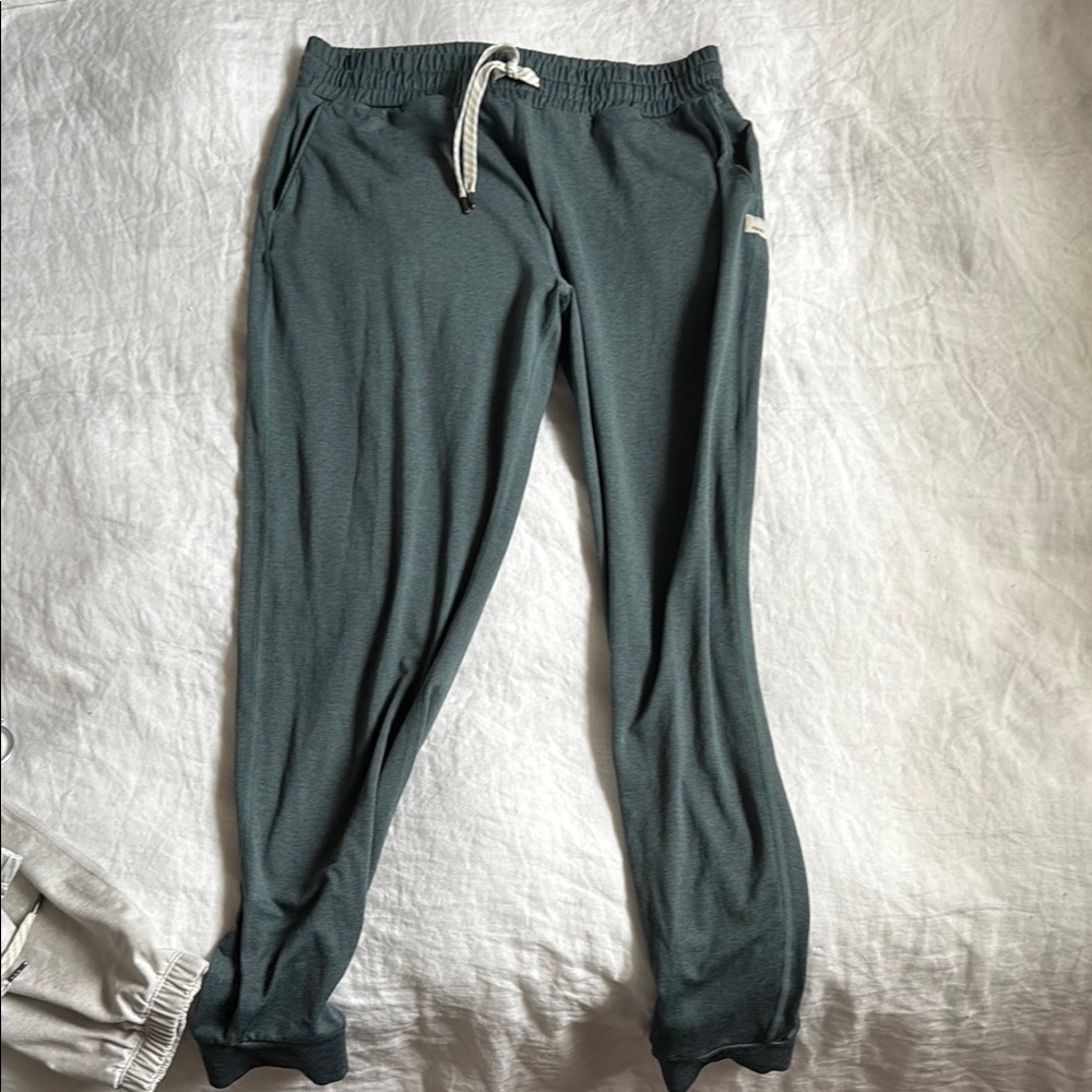 Vuori medium women joggers